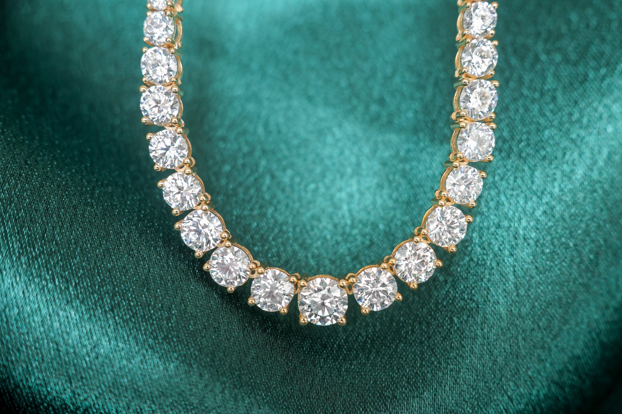 Graduated Riviera Tennis Necklace with Lab-Grown Round Diamonds