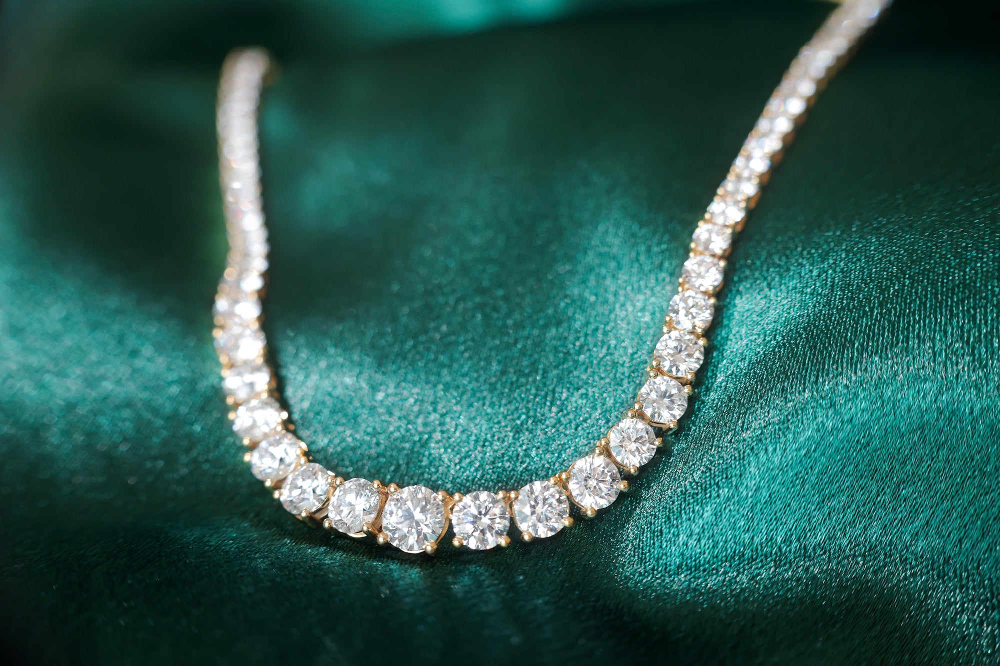 Graduated Riviera Tennis Necklace with Lab-Grown Round Diamonds