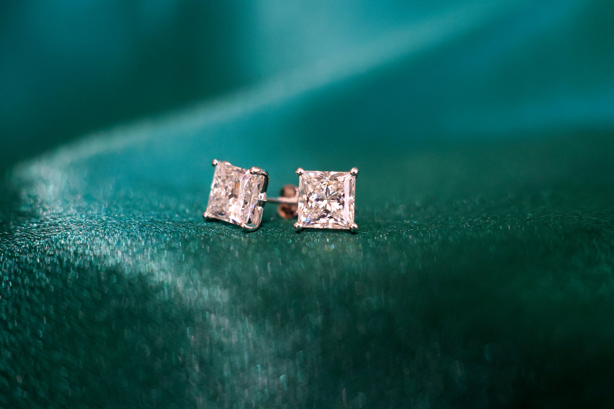 IGI Certified Lab-Grown Diamond Stud Earrings – 4-Prong Basket Setting